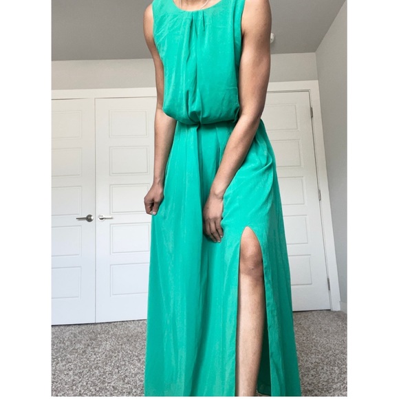 Green Maxi Occassion Dress - Picture 6 of 7